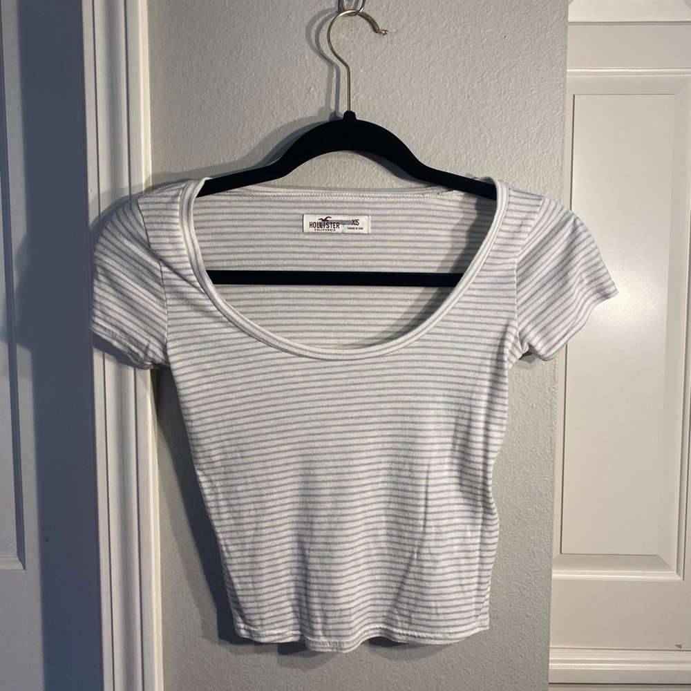 Hollister white and gray crop top XS